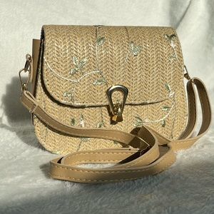 Beautiful bag Flower embroidery woven mini crossbody bag